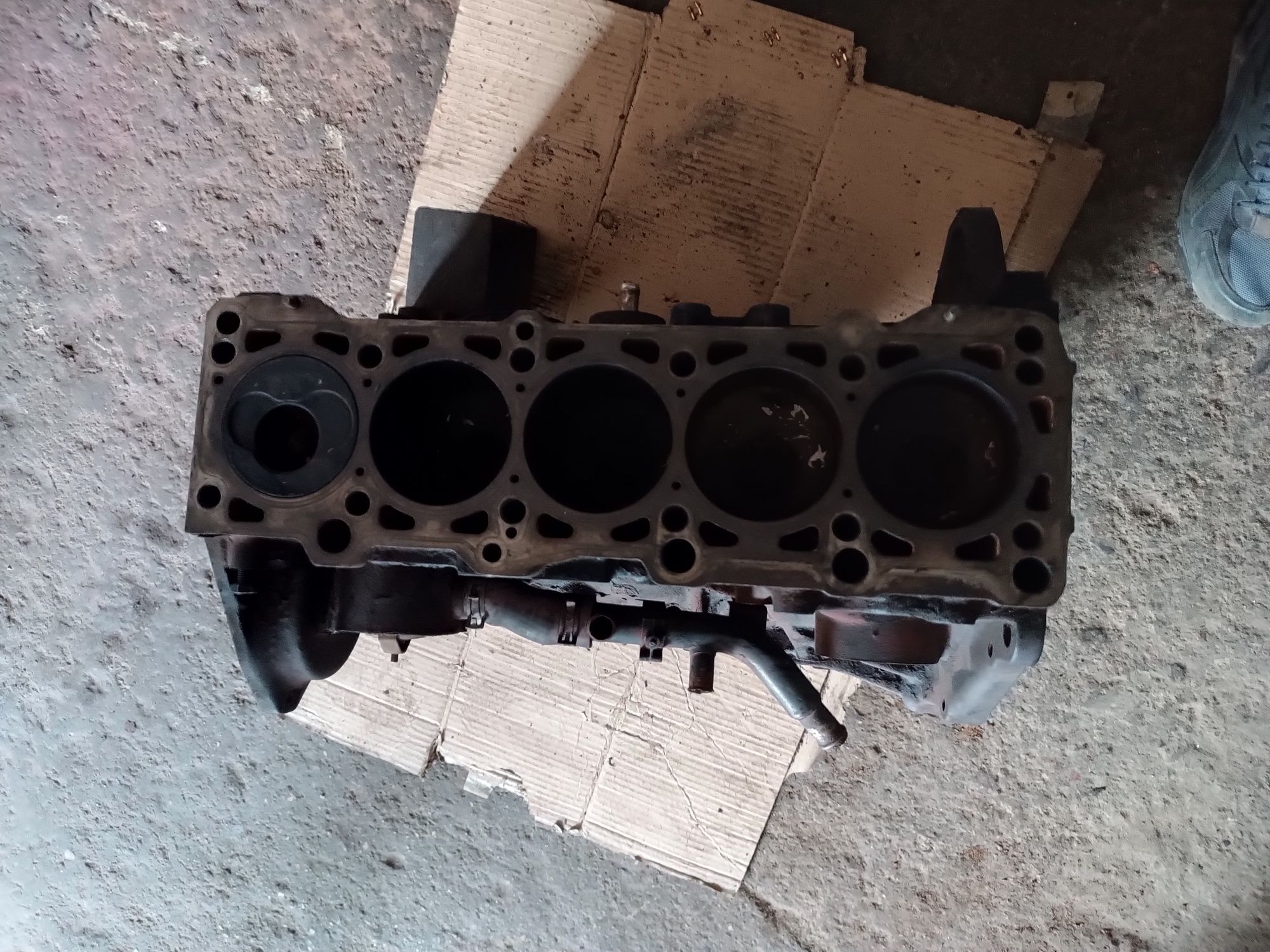 Блок мотора LT 2,5TDI 046 103 021