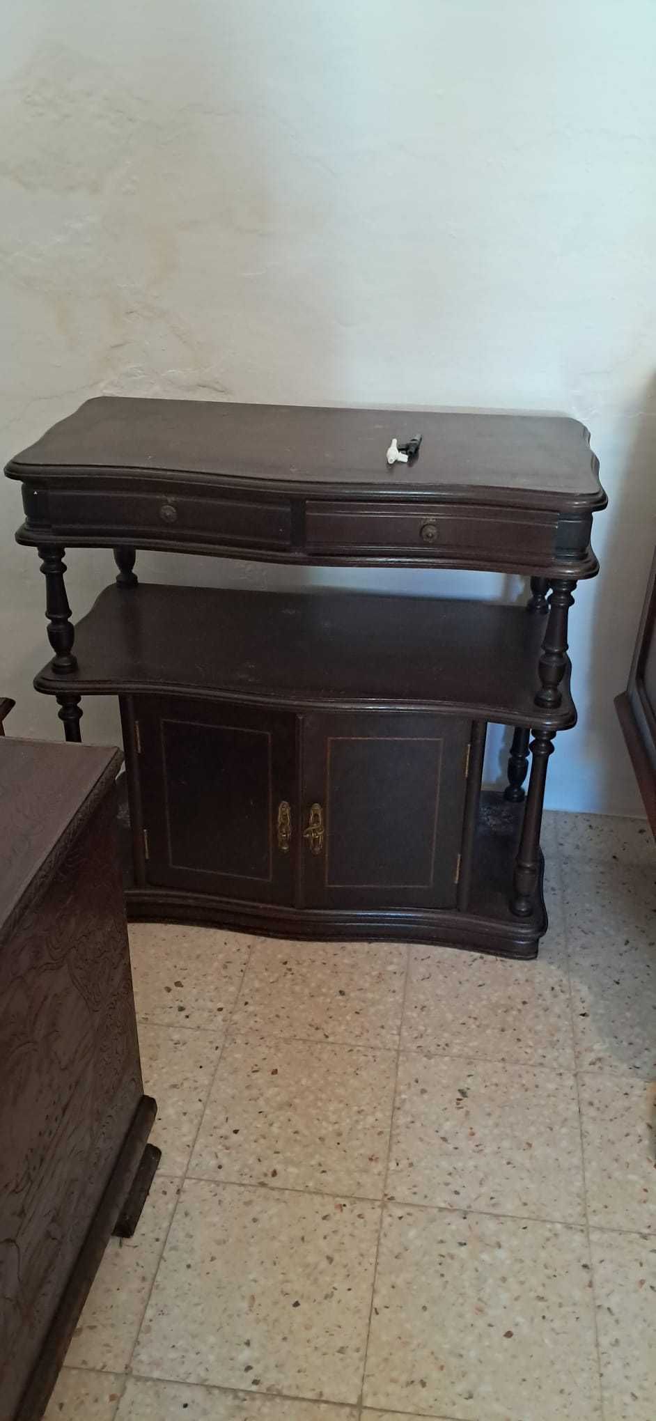 Mobiliário antigo.
