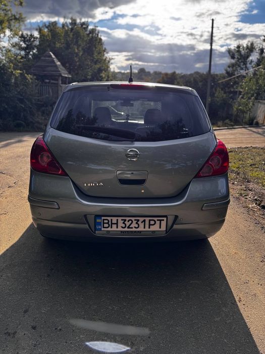 Продам нисан Тиида автомат 1.6