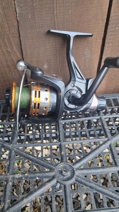 Sprzedam kołowrotek CF 5000