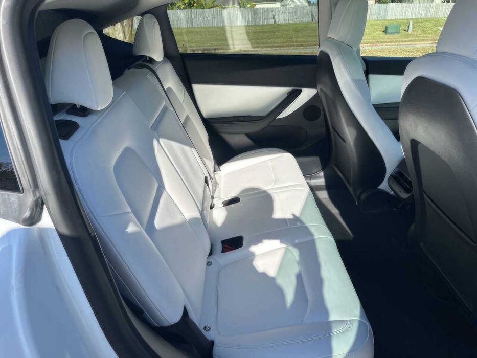 Tesla Model Y Long Range      2022