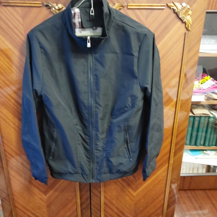 Куртка-вітровка,нова,не вдягалась ні разу