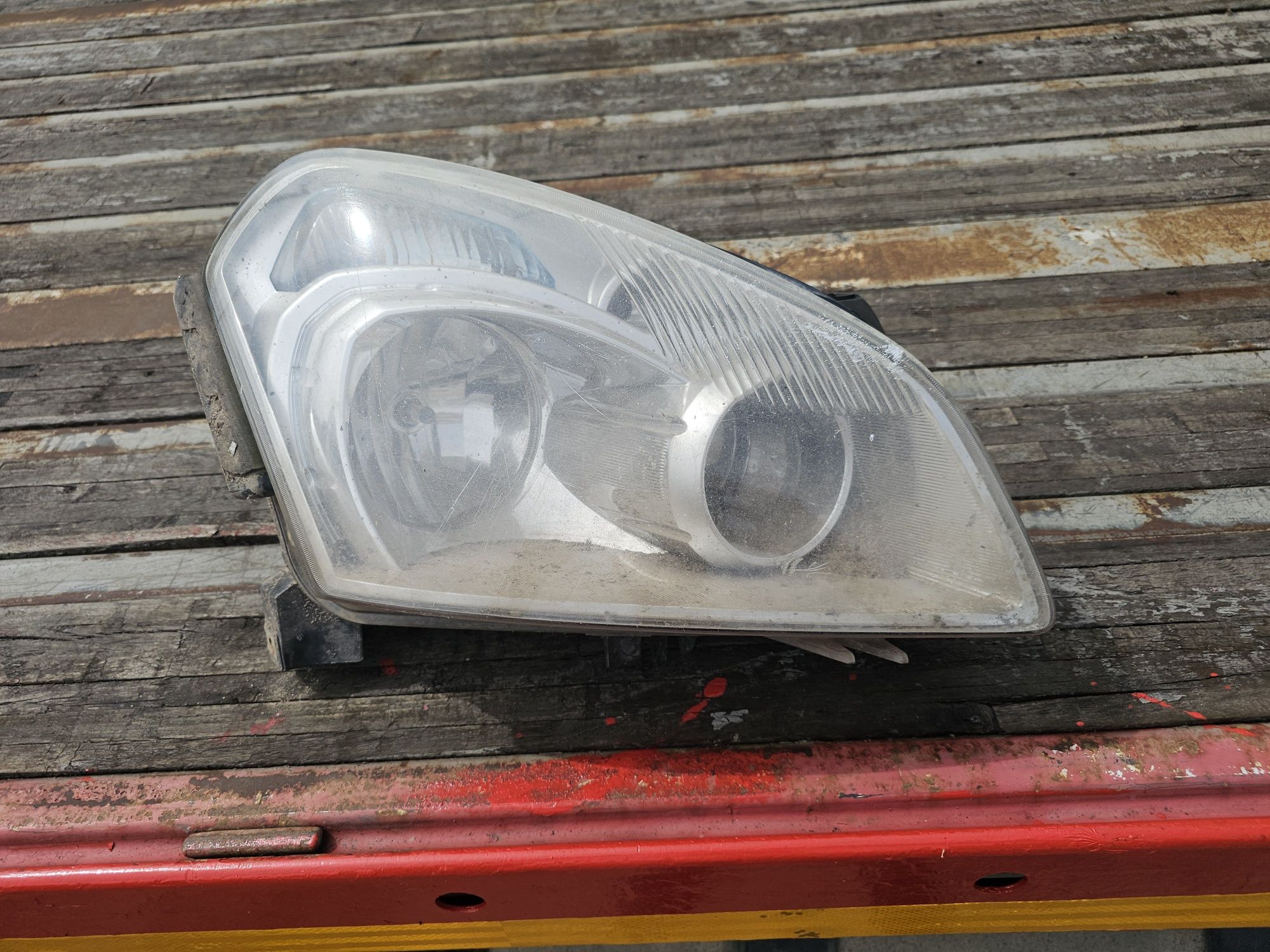 Nissan qashqai j10 reflektor prawy lampa przod Europa