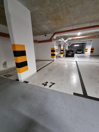 Miejsce parkingowe w hali garażowej Przybyszewskiego 64