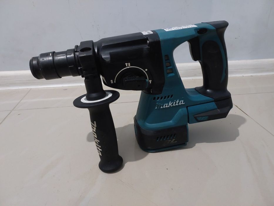 Акумуляторний перфоратор Makita DHR243
