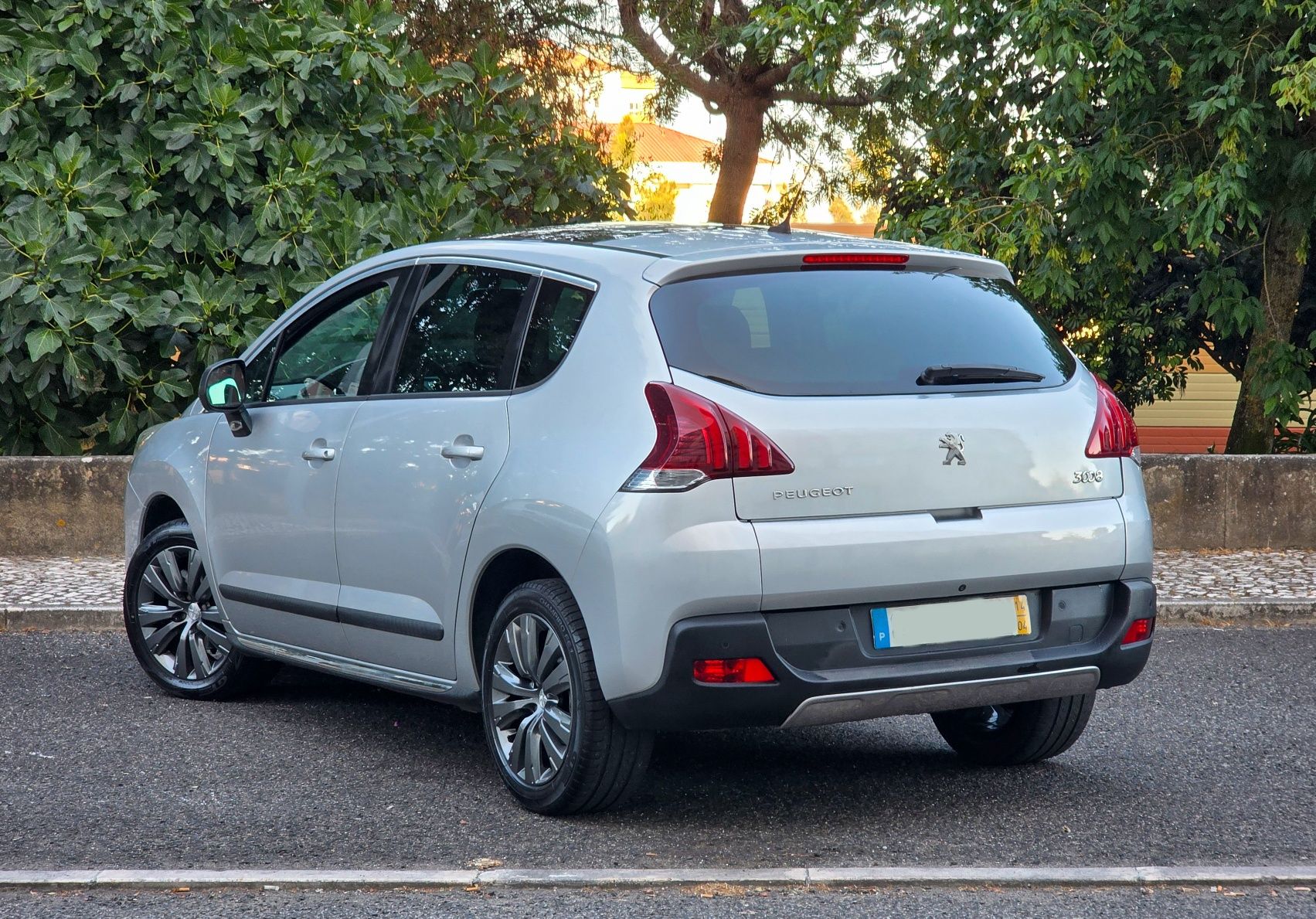 Peugeout 3008 1.6hdi full extras