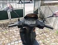 Mota 125 em bom estado de conservação.