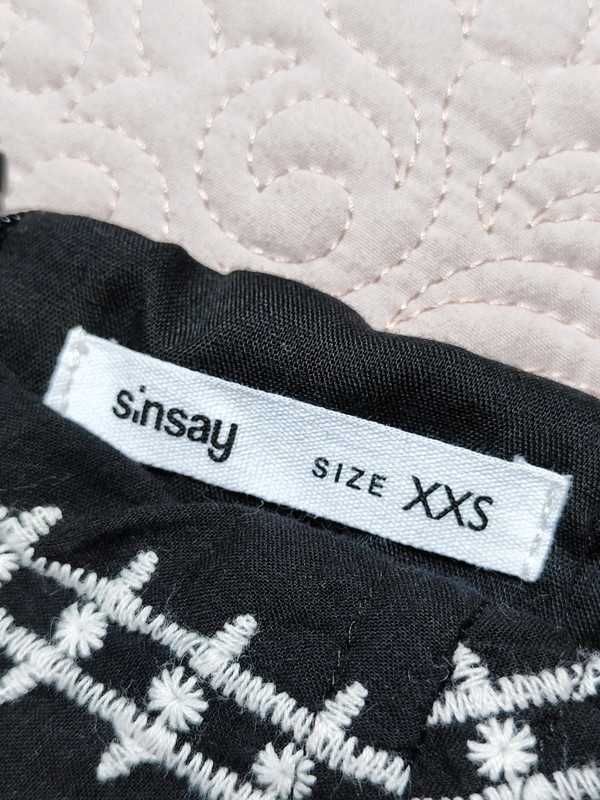 Spódnica mini Sinsay 32 XXS czarna haft hafty wiązana