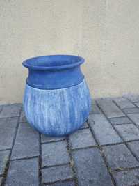 Vaso cerâmico decorativo usado azul e branco.