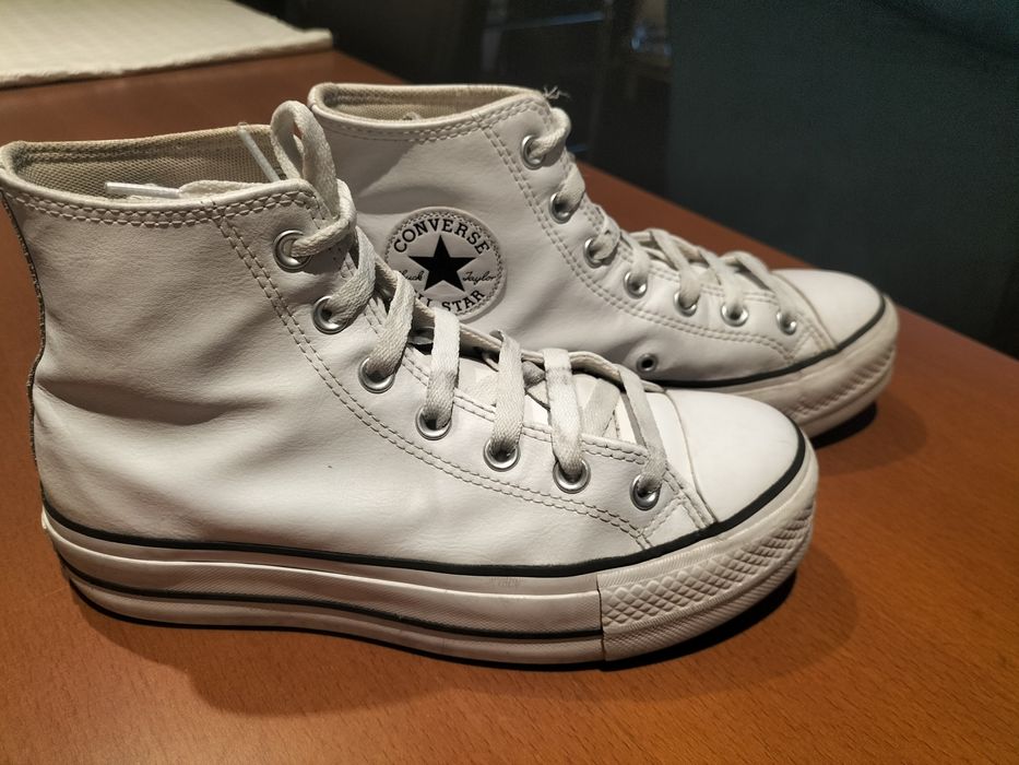 All Star converse Chuck branco número 38 bem estimadas.