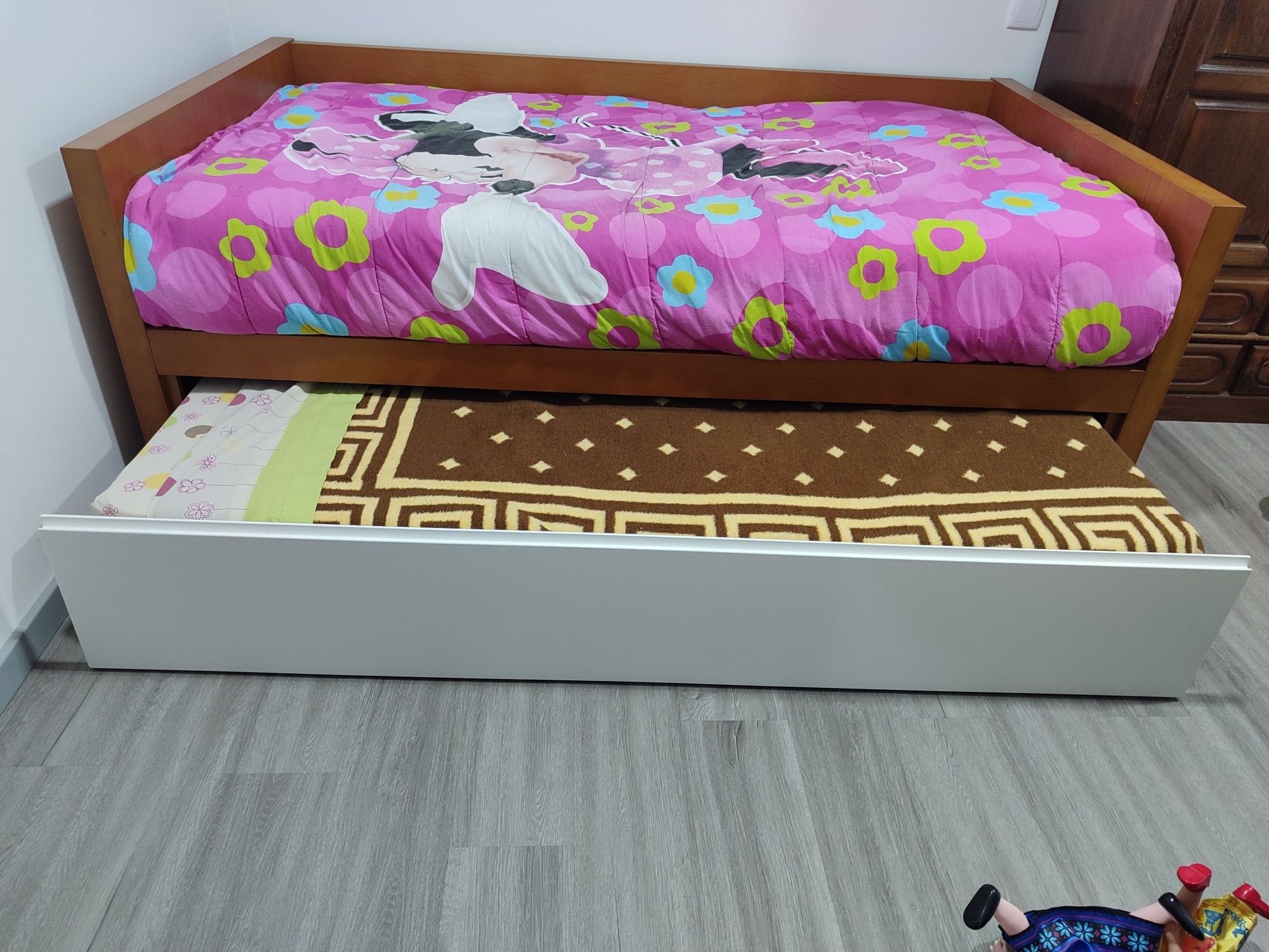 Cama dupla de solteiro