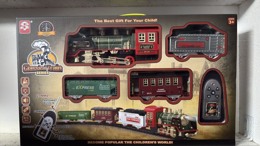 Залізниця з потягом на радіокеруванні з димом