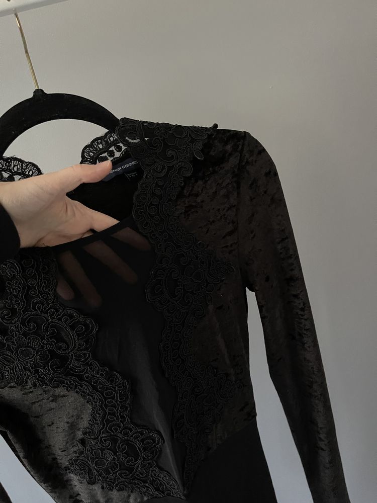 Czarna sukienka koronka aksamit z długim rękawem xs french connection
