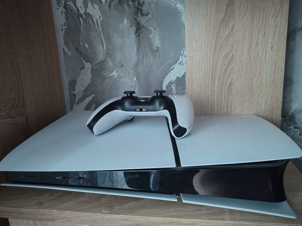 Продам приставку PS5 нова на гарантії