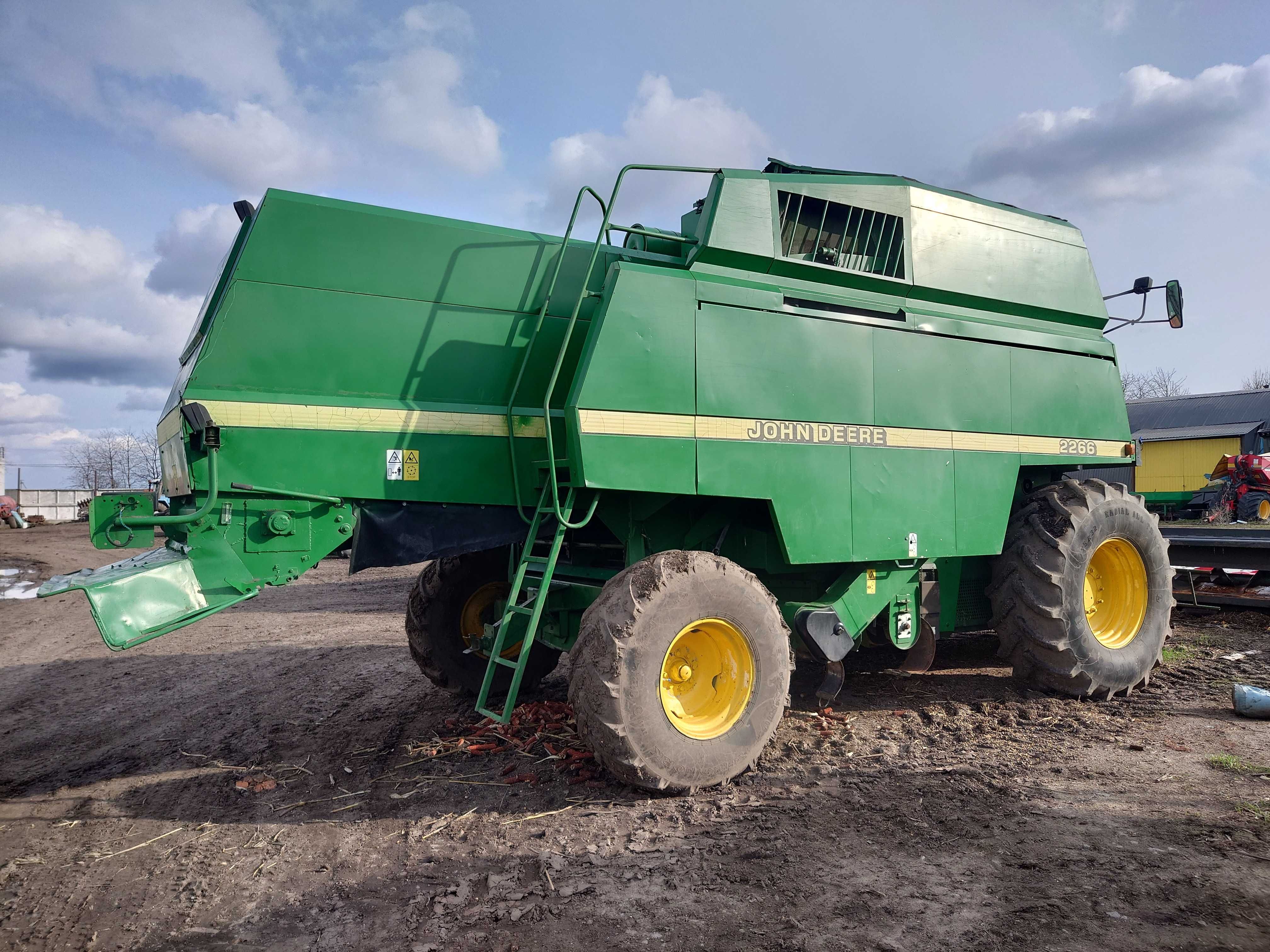 Продам комбайн John Deere 2266 2001 рік