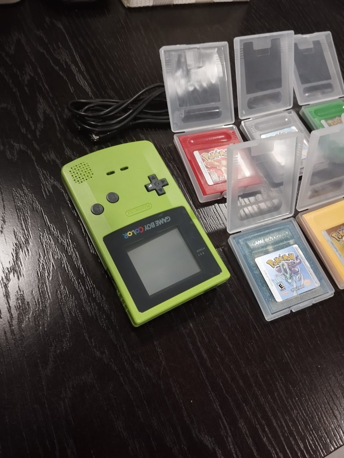 Conjunto Gameboy Color verde com 7 jogos Pokémon e cabo link