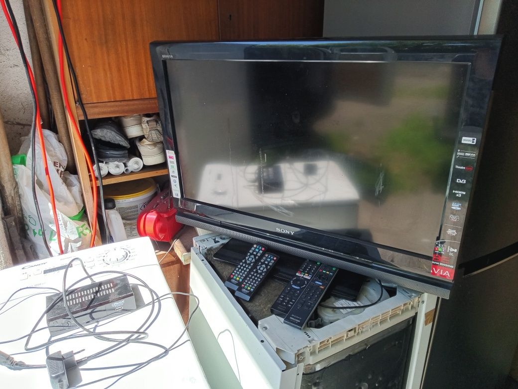 Telewizor Sony 32 cale z osobnym dekoderem.