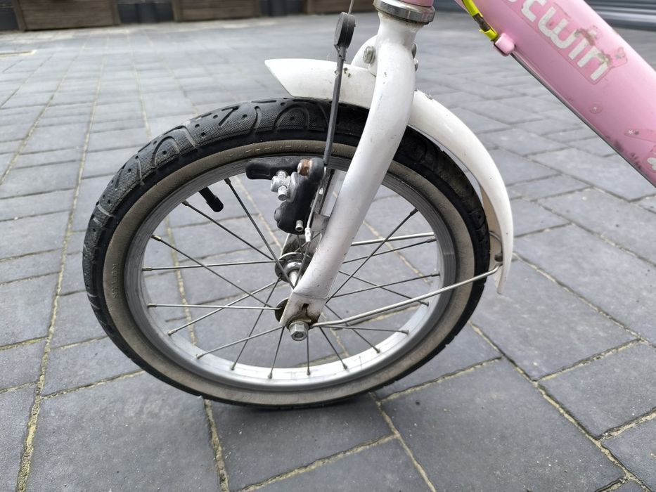 Rower 16 cali lekki firmy Btwin dla dziewczynki + kask i zestaw ochran
