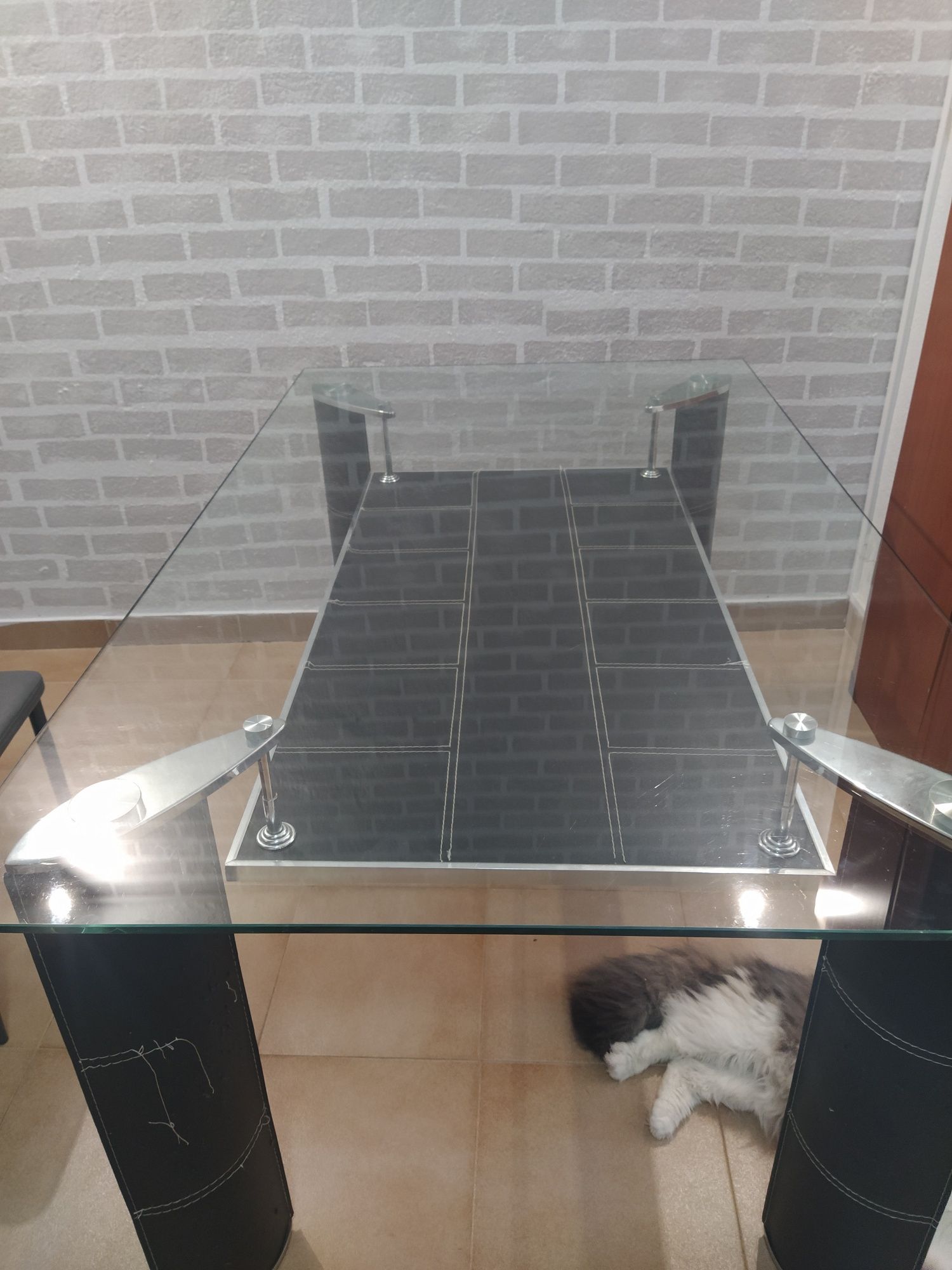 Doação mesa com tampo de vidro