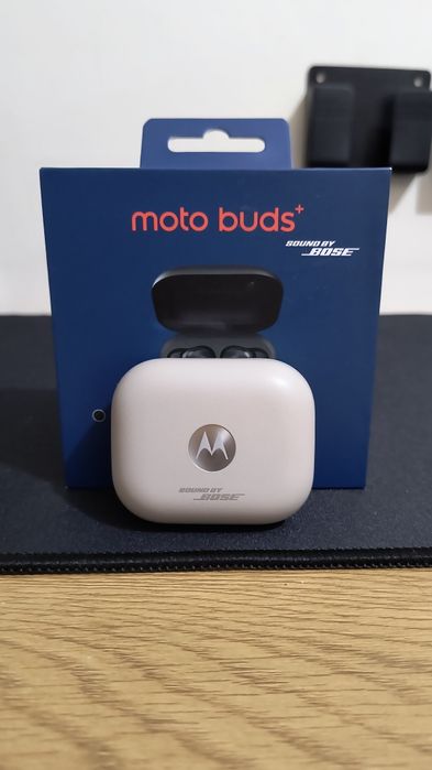 Moto Buds+ | Noise cancelling by BOSE
