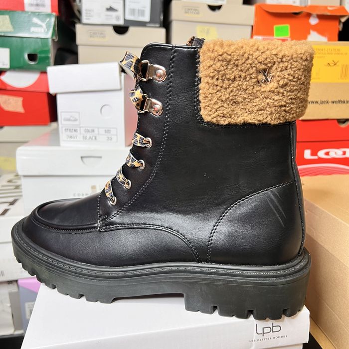 Ботинки жіночі Vanessa Wu. Розмір 39. Оригінал!!!