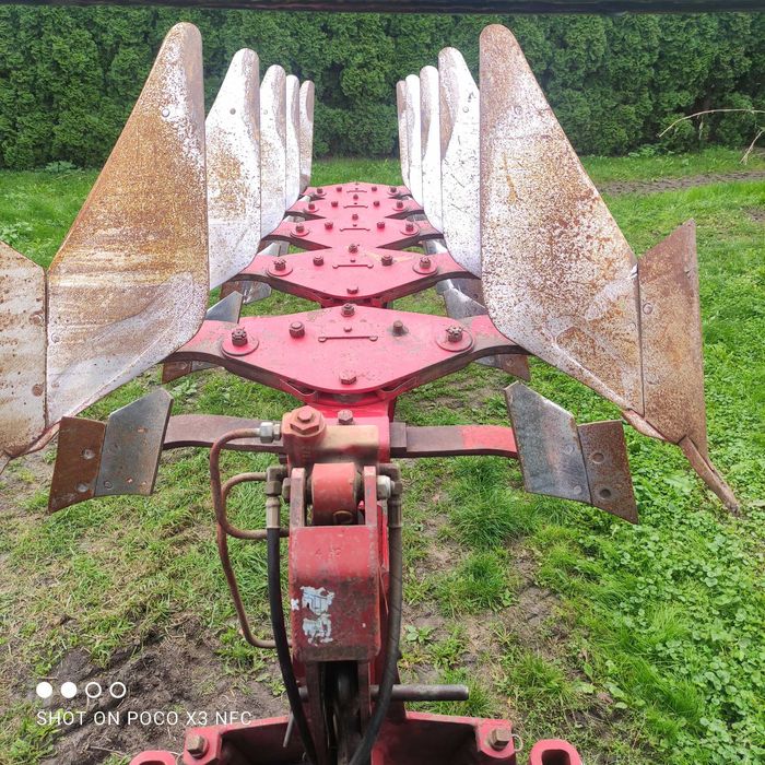 Pług  obrotowy 4+1 zabezpieczenia sprężynowe orginał