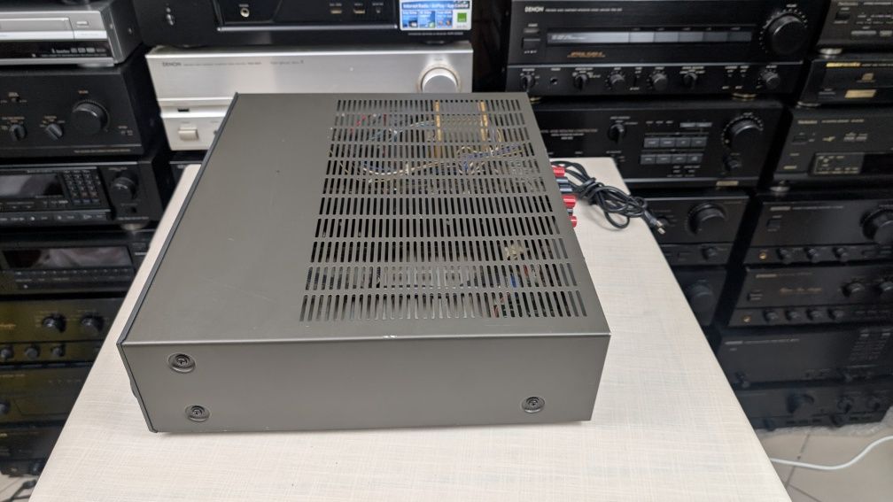 NAD 3240PE Wysokiej klasy zintegrowany wzmacniacz stereo vintage