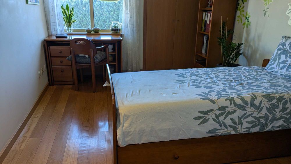 Cama em pinho maciço