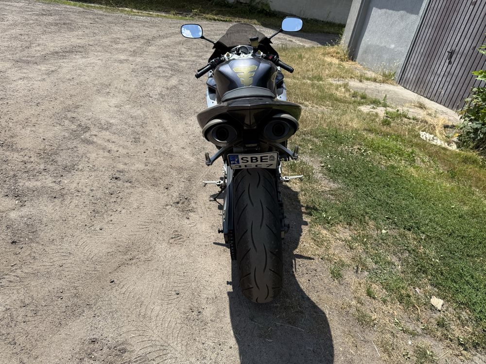 Motor Yamaha R1