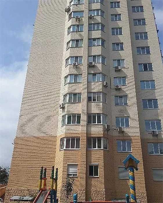 Продаю  2 к квартиру  Вацлава Гавела 7 В