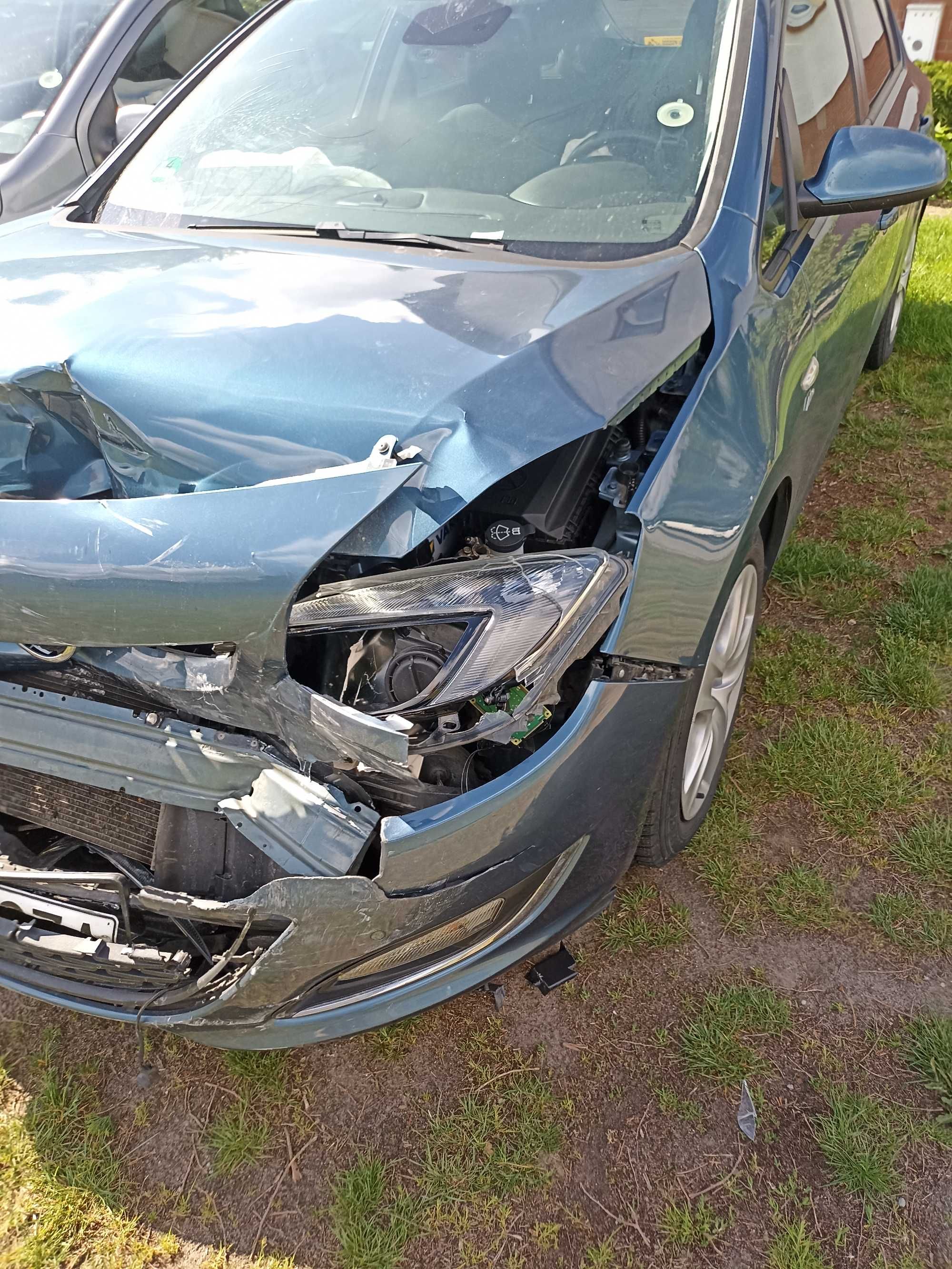 Opel Astra J 1,4 turbo uszkodzona 2013 rok
