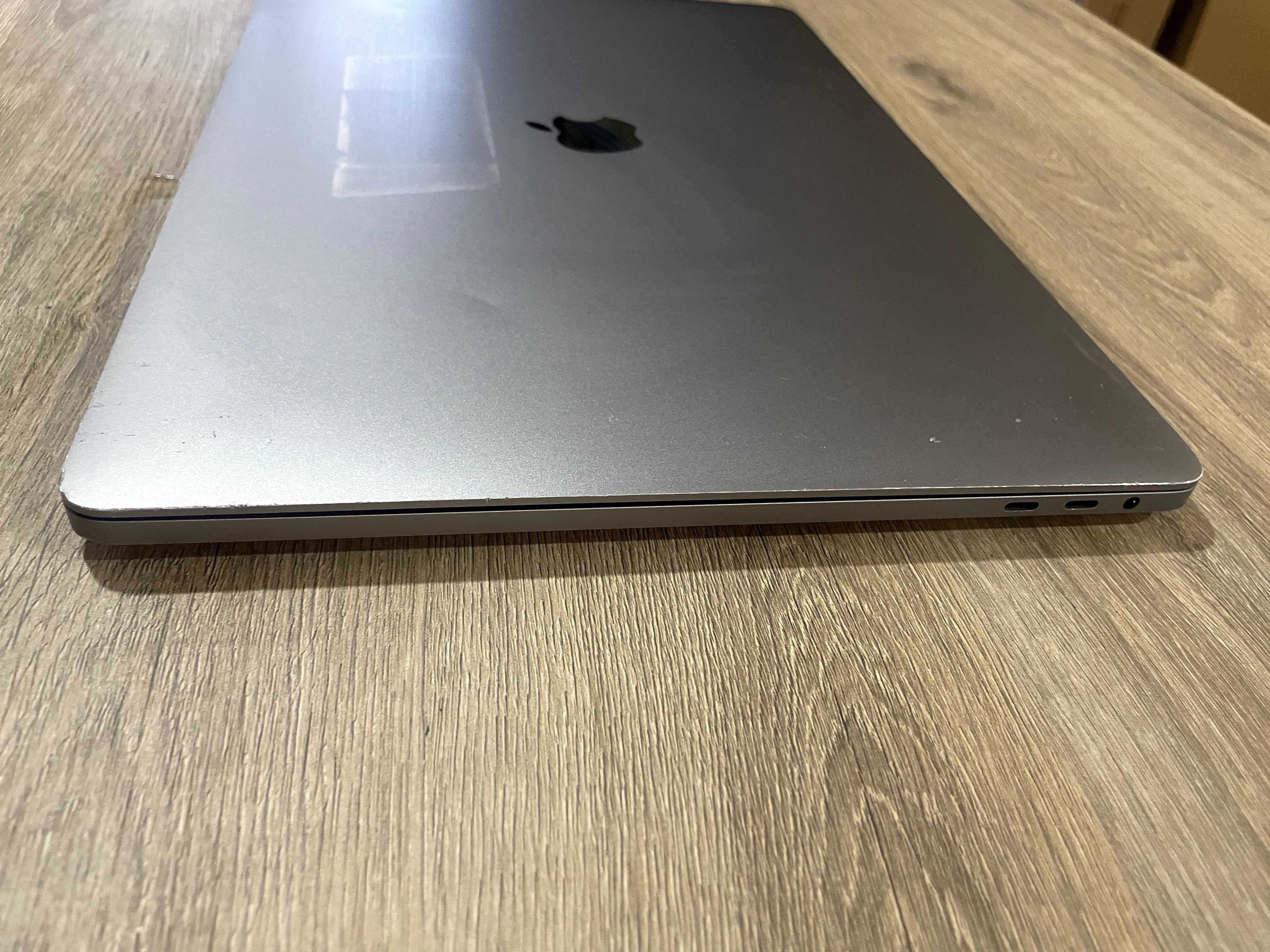 Ноутбук Apple MacBook Pro 16 (2019) A2141 i7/32Gb/1TB/AMD RX5500 8GB