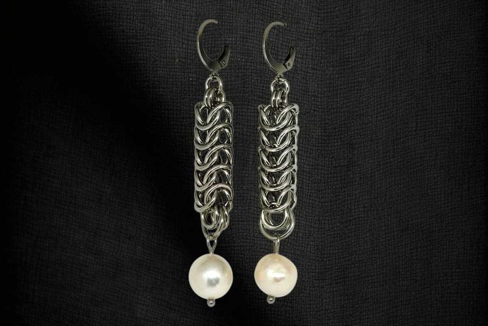 Kolczyki chainmaille z dużą perłą barokową 7 cm stal chirurgiczna