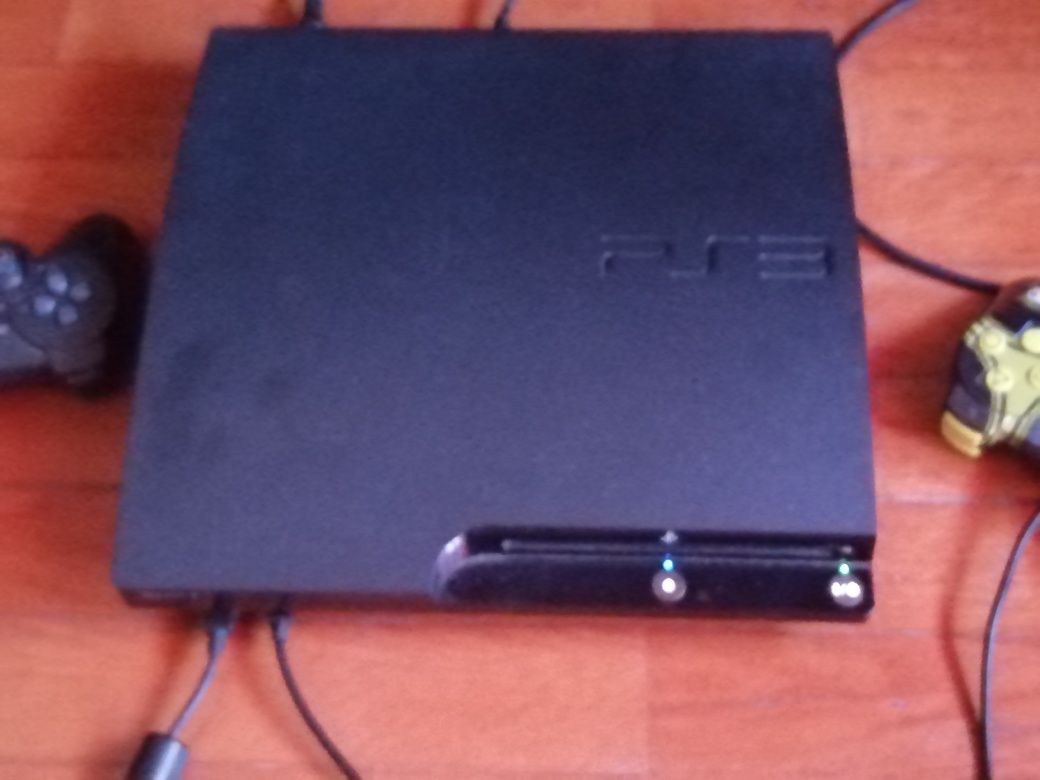 Vendo ps3 slim 250 GB com 2 comandos