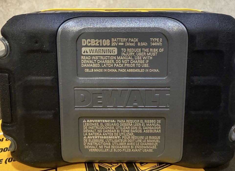 Dewalt DCB2108-2C набір акумуляторів оригінал з США !!
