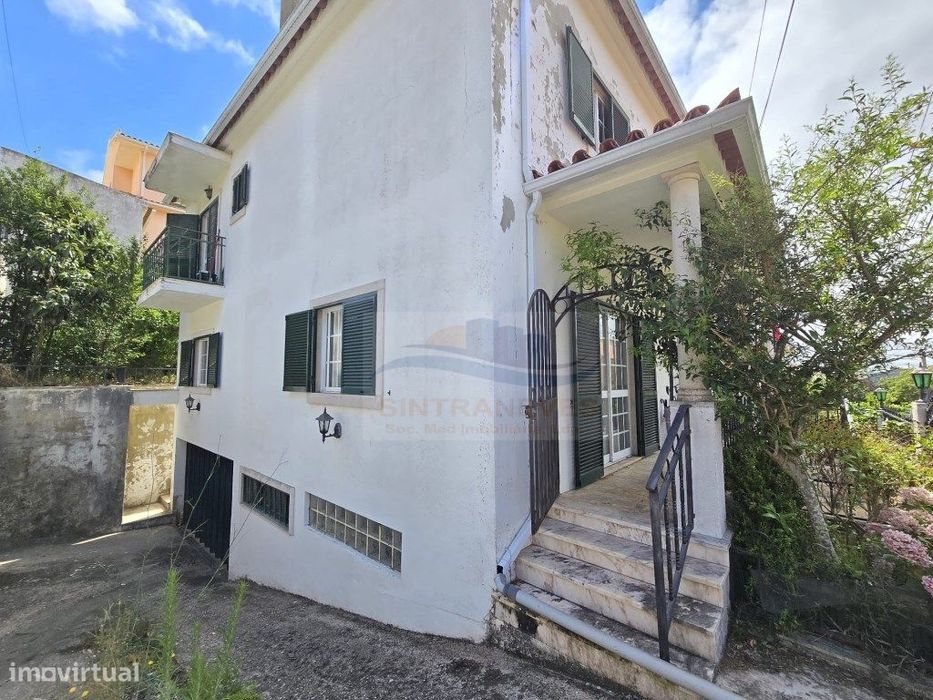 Moradia T5 com garagem e bastante espaço exterior e ainda jardim na...