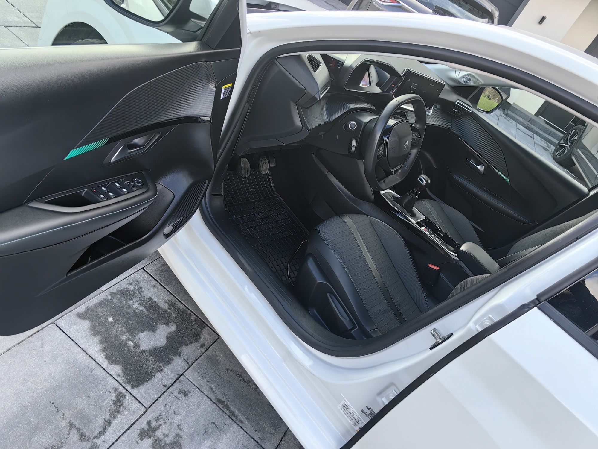 Peugeot 208 1.2 turbo 100 koni 2021r kamera cofania full led