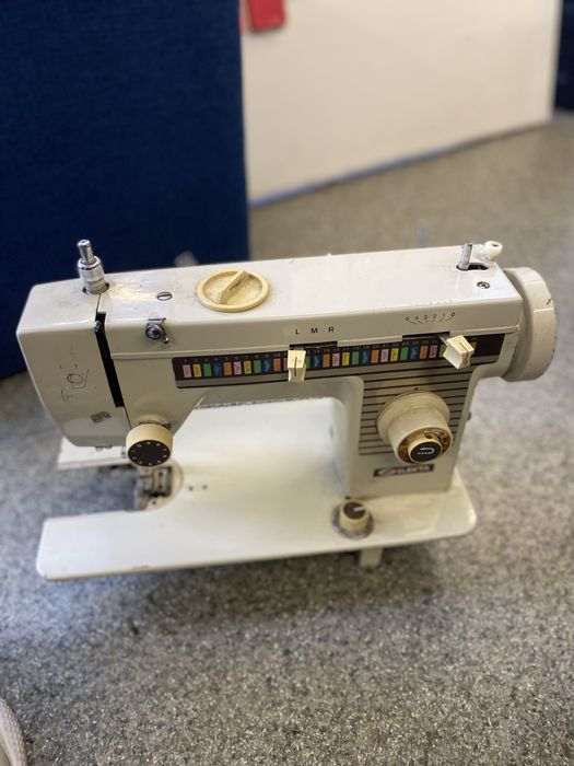 Продам швейну машинку без торгу