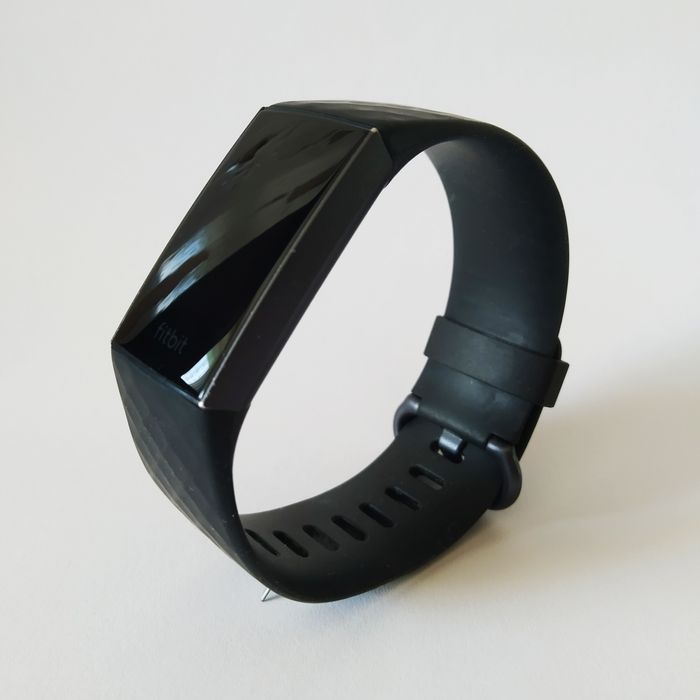 Фитнес браслет Fitbit Charge 3