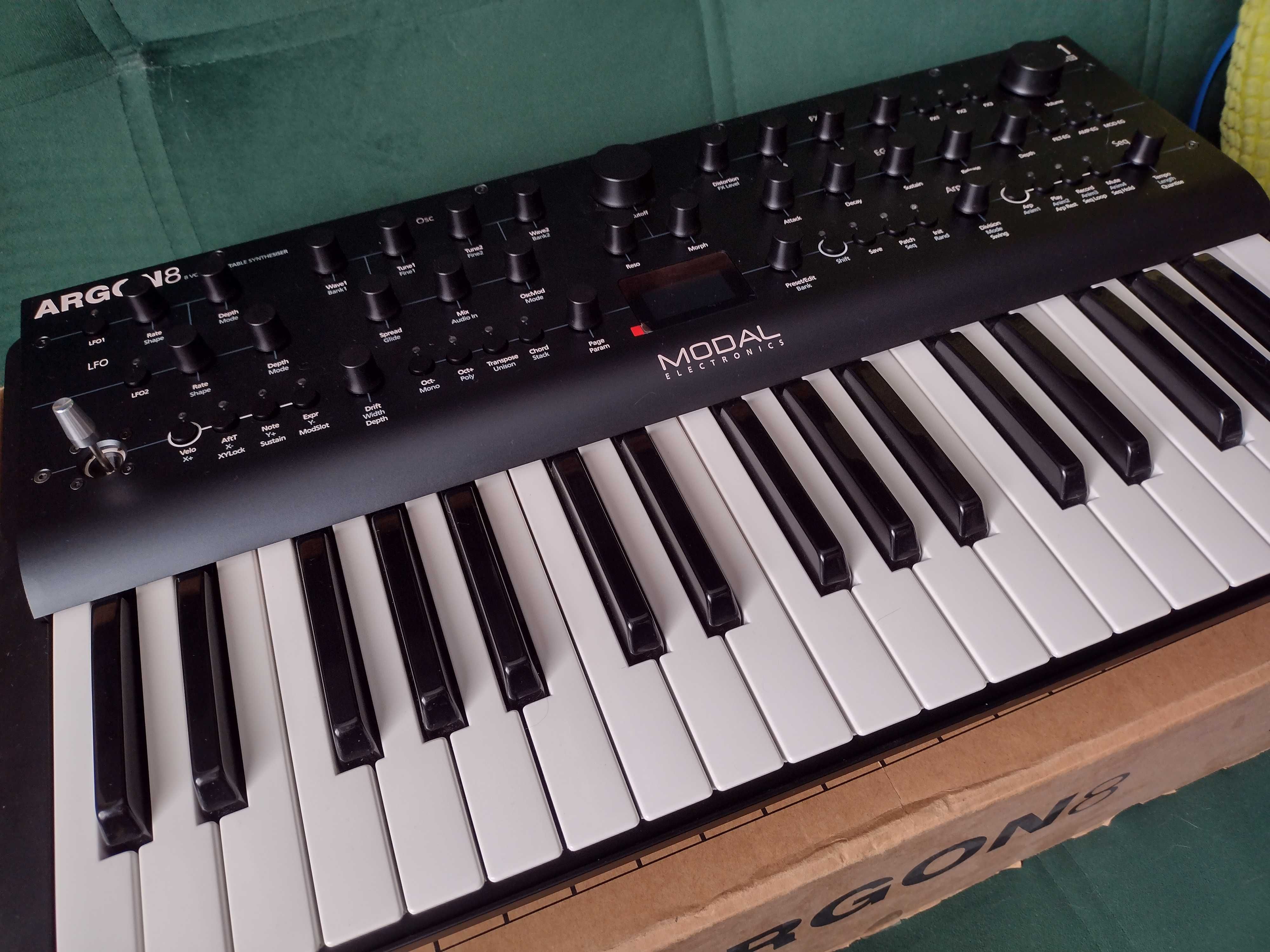 Modal Argon8 syntezator