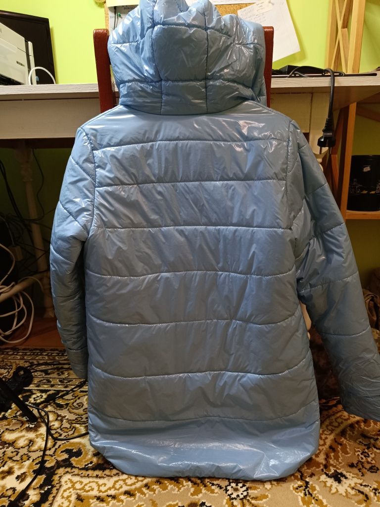 Куртка весняна  на дівчинку 140 см