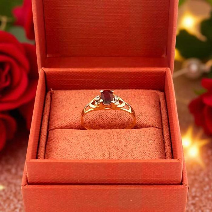 Anel Pedra Granada em ouro 19K Amarelo com Zircónias