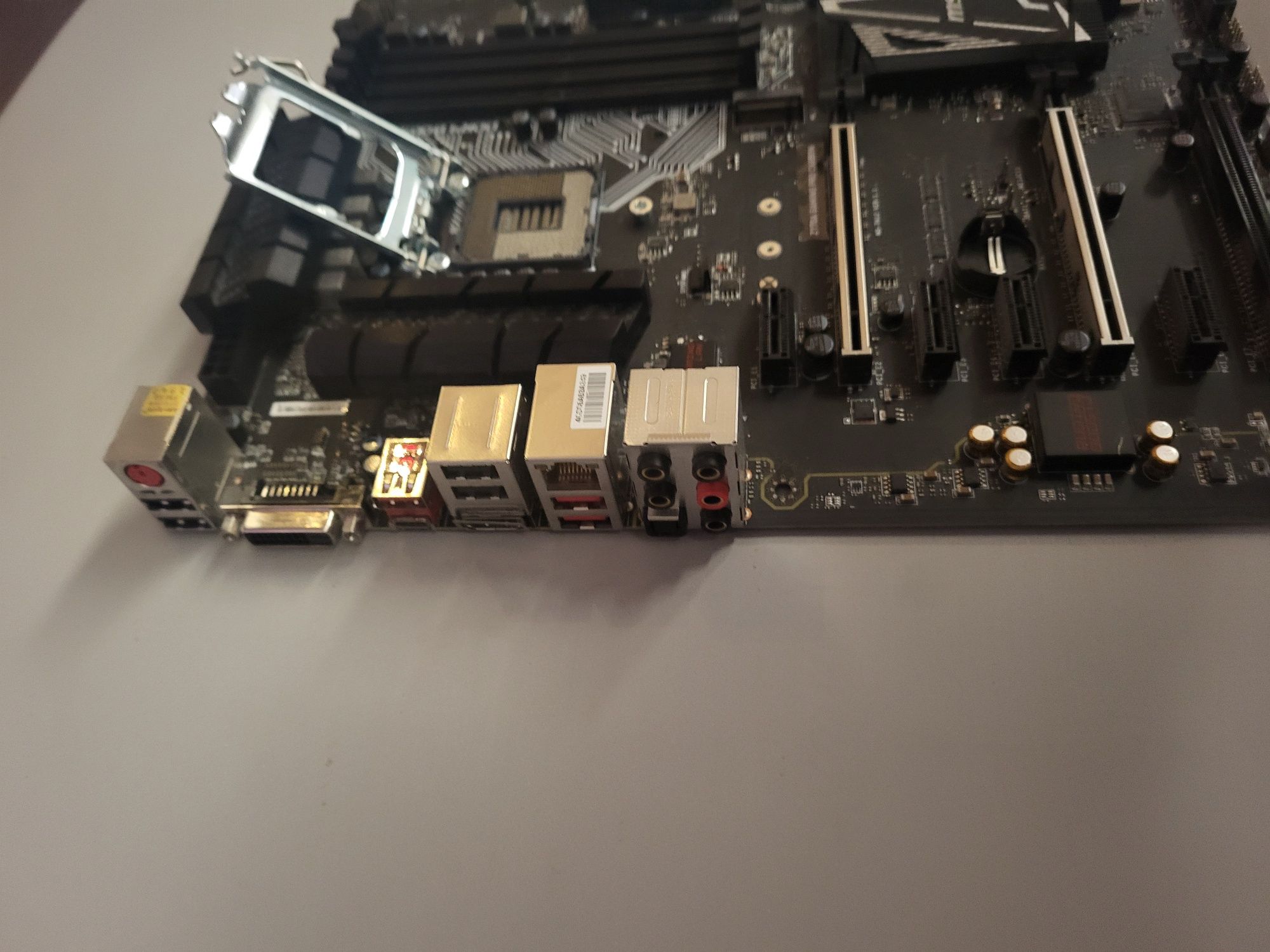 Sprzedam uszkodzona Płyta Główna MSI Z170A GAMING PRO CARBON