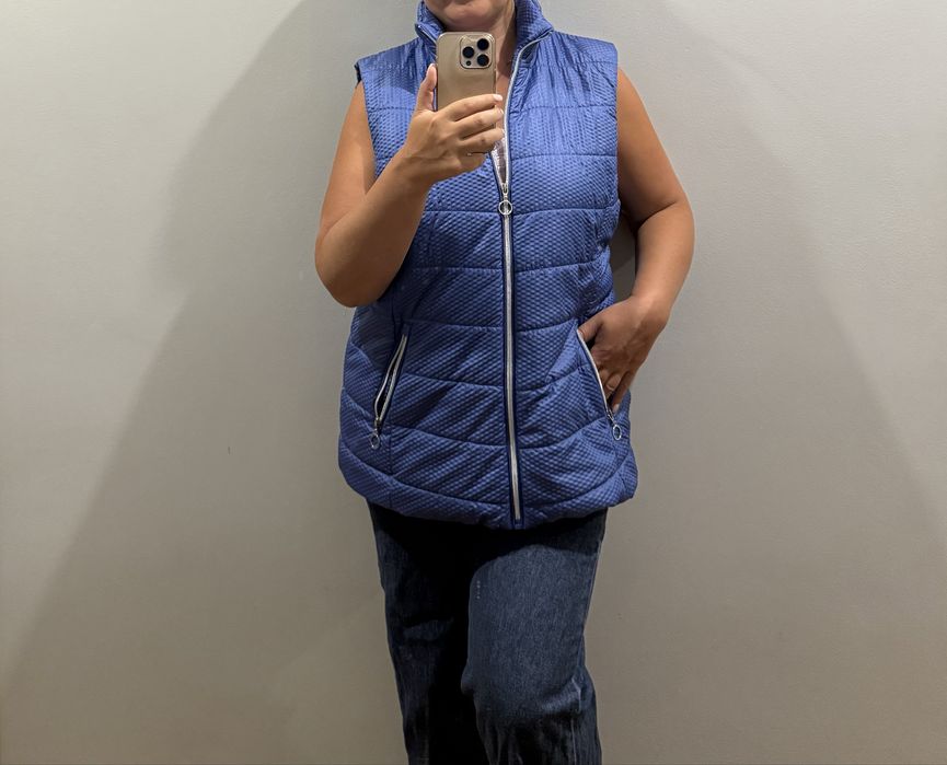 Жіноча синя жилетка