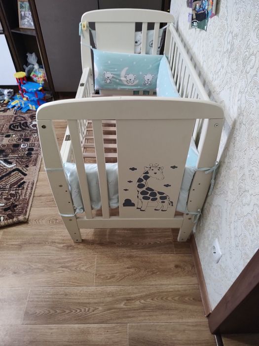 Ліжко дитяче з маятником бортиками та балдахфном