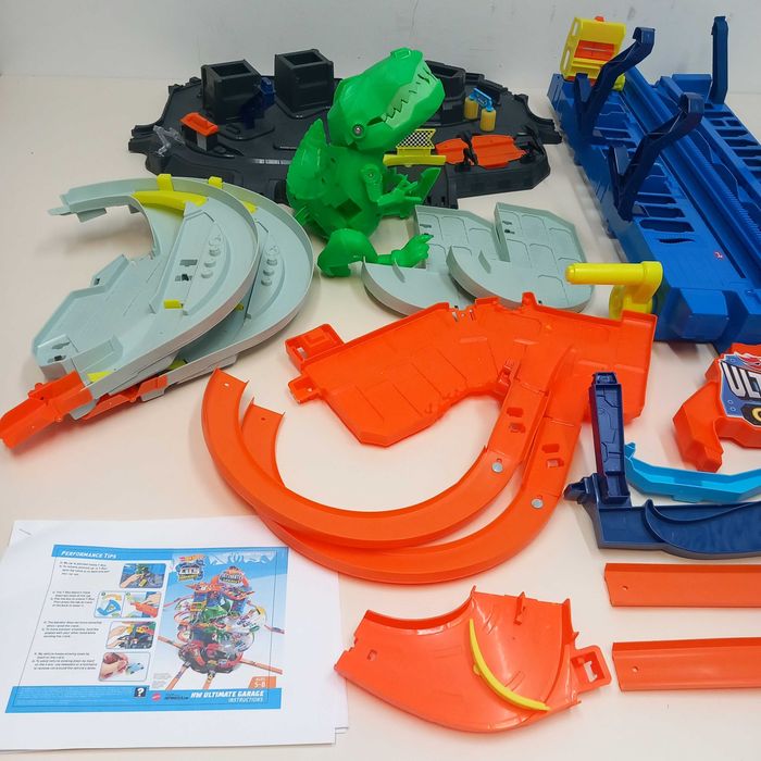 Mattel Hot Wheels City GJL14 Mega Garaż Atak Dinozaura T-Rex H14