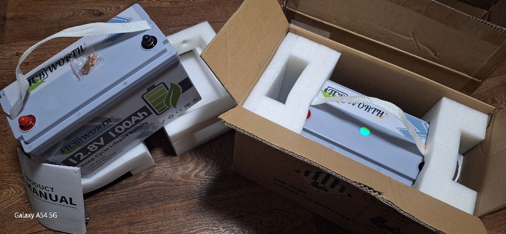 Продам комплект автономного питания на 4.2 к.в.инвертор и аккумуляторы