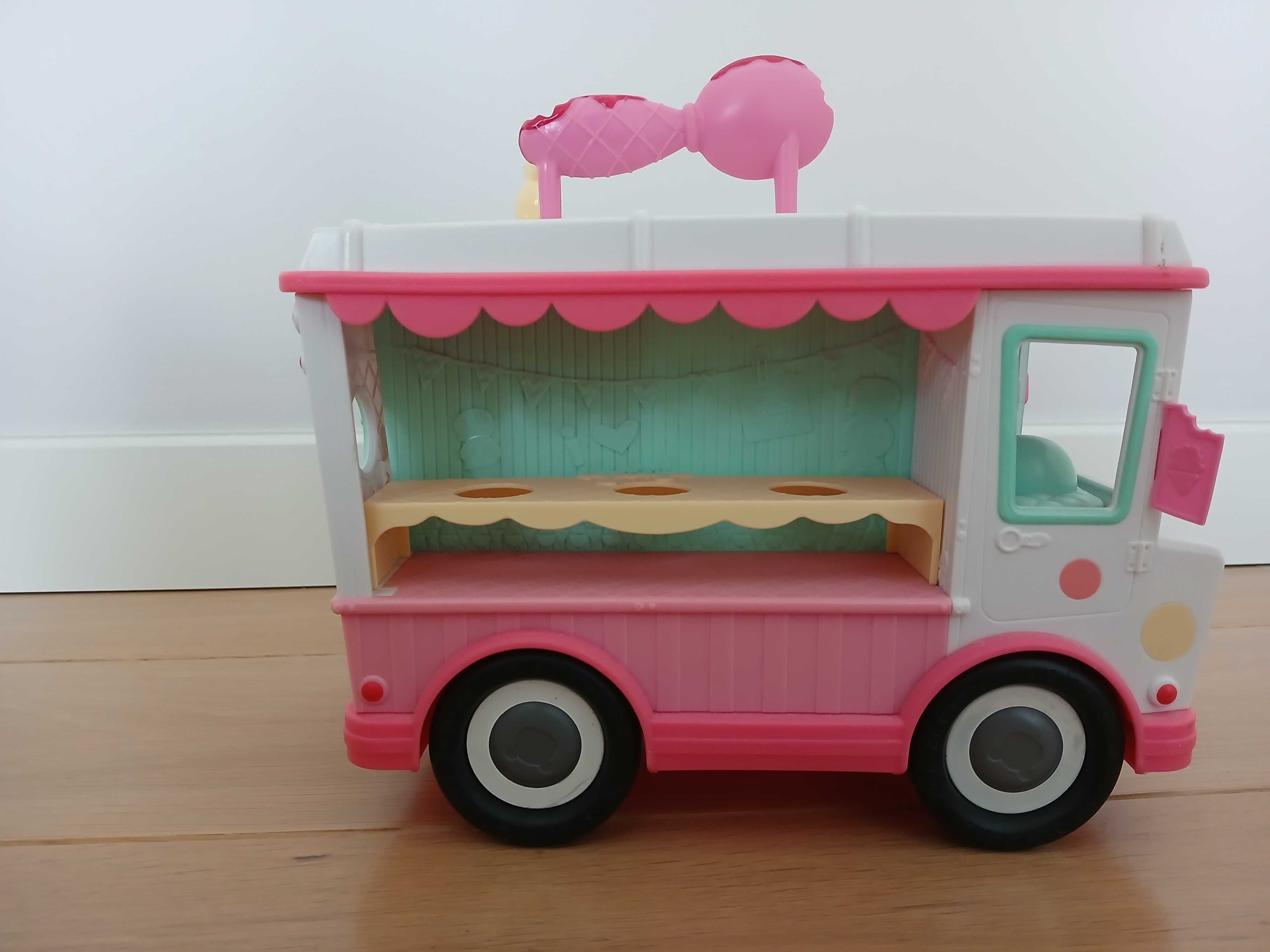 Num Noms Food truck