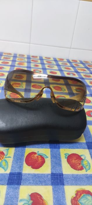 Óculos de sol da marca CHANEL