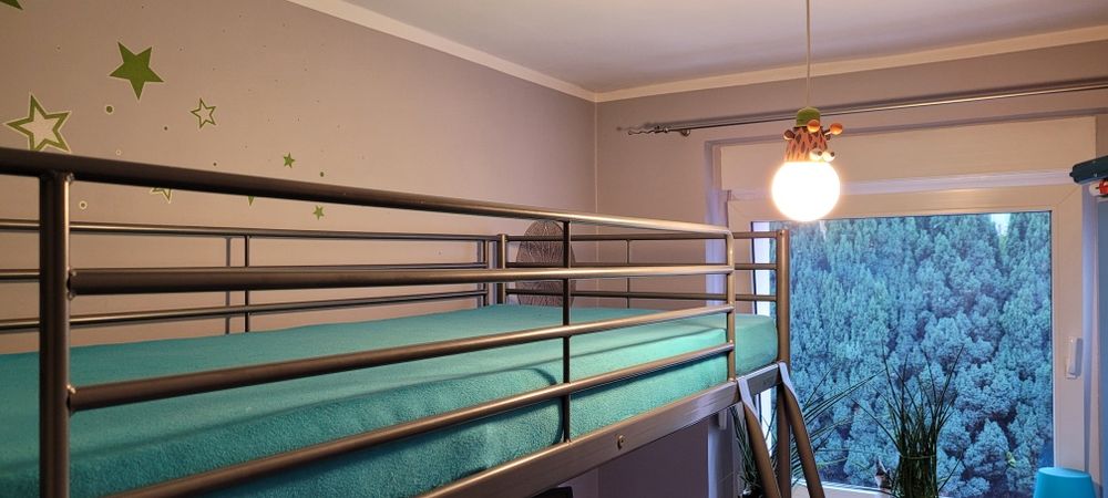 Łóżko piętrowe Ikea SVARTA z biurkiem i materacem. Super stan! PoLeCaM